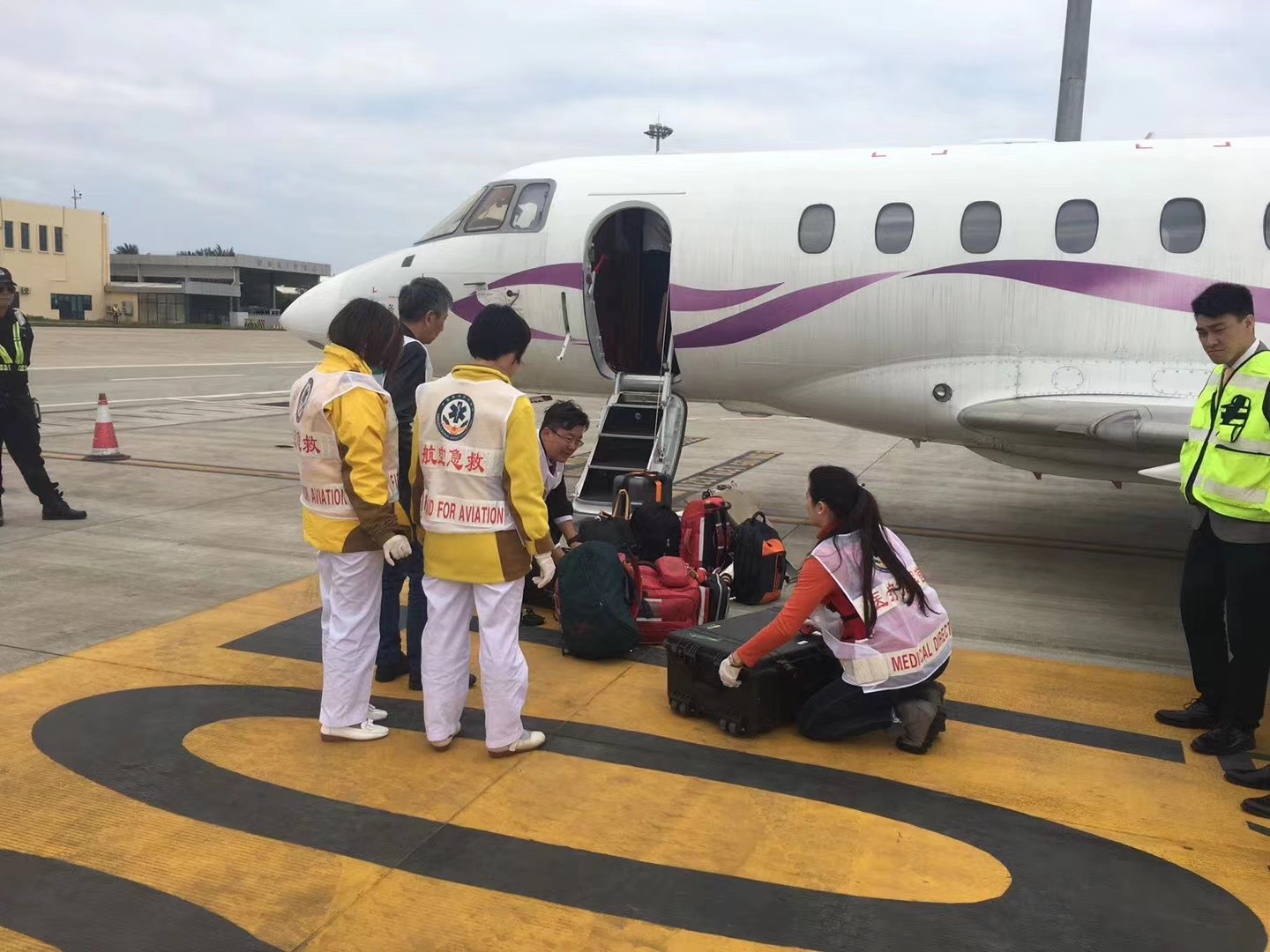 扬州香港出入境救护车出租